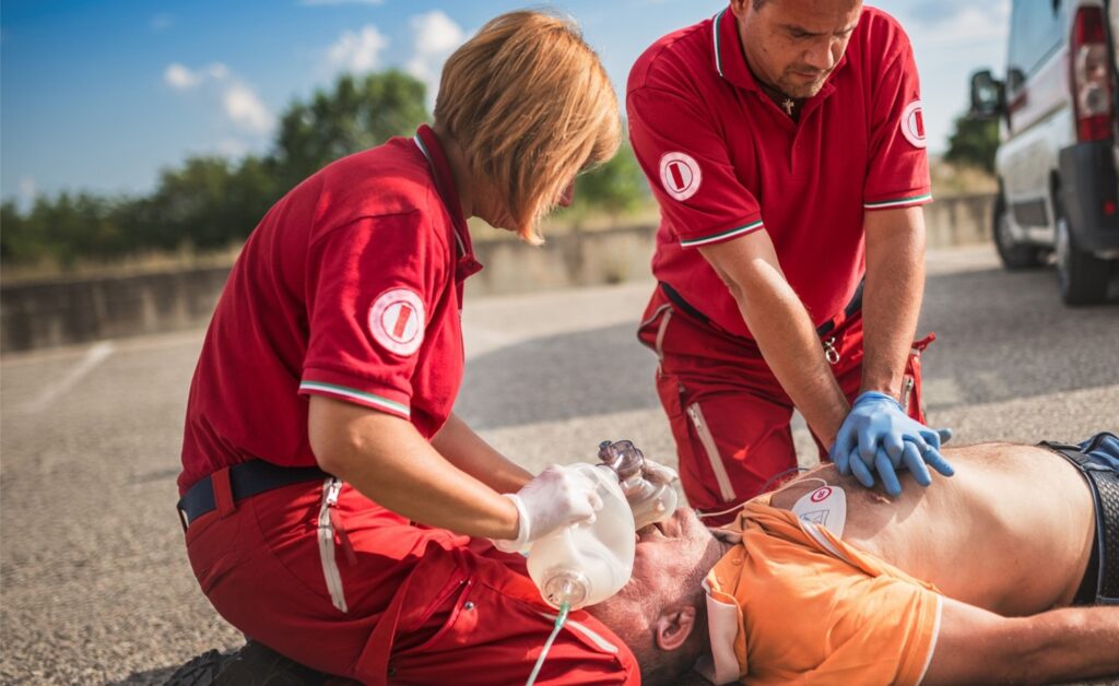 What are the first steps for handling a medical emergency?